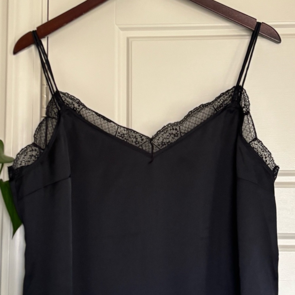 • [Abercrombie] Lace Trim Cami • - Picture 2 of 8